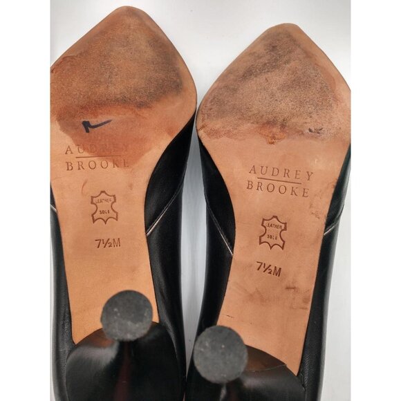 Audrey Brooke Womens Black Leather Heels Pointed Toe 7.5M With Button Detail - Picture 5 of 7